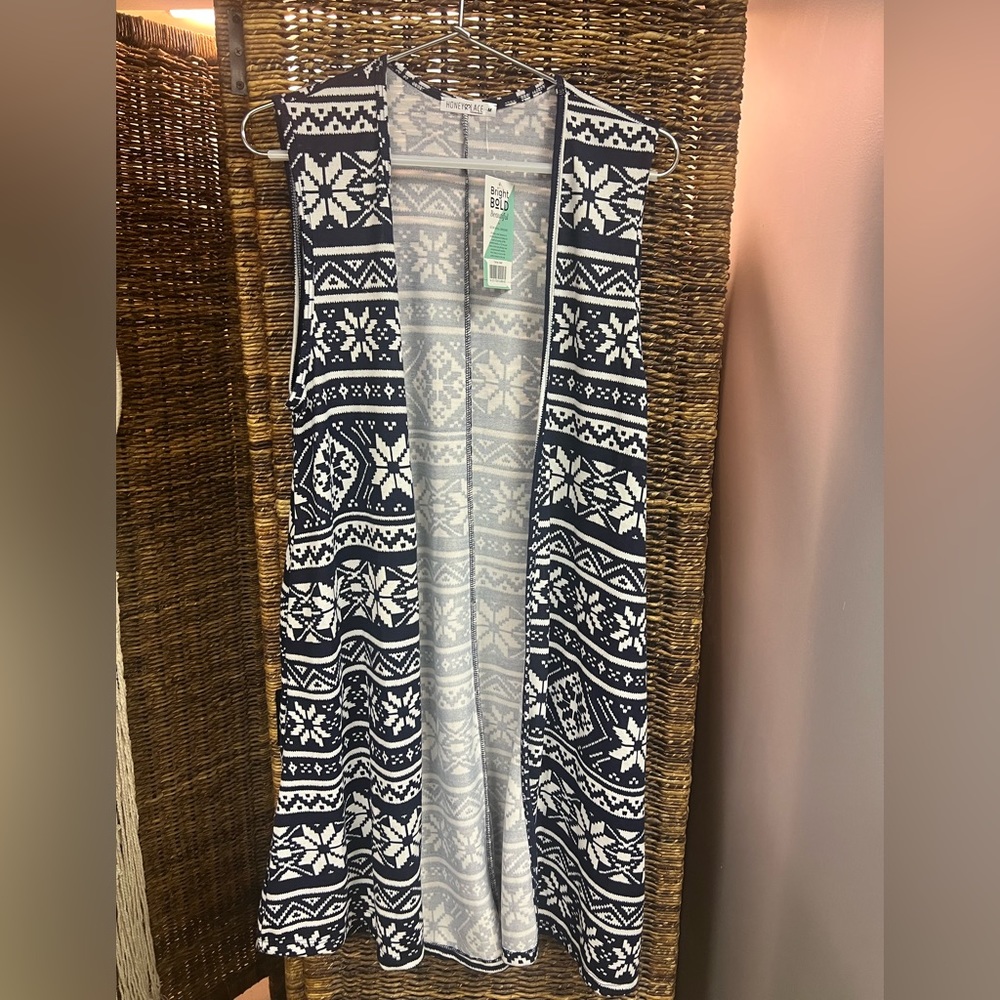 Honey and Lace- Medium, Tahoe Vest, New with tags, White/Blue‎